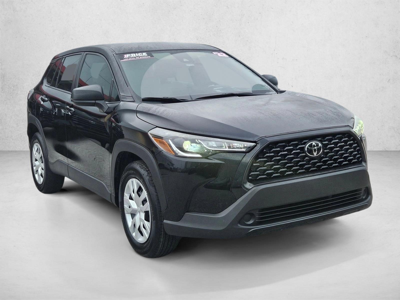 2022 Toyota Corolla Cross L photo 2