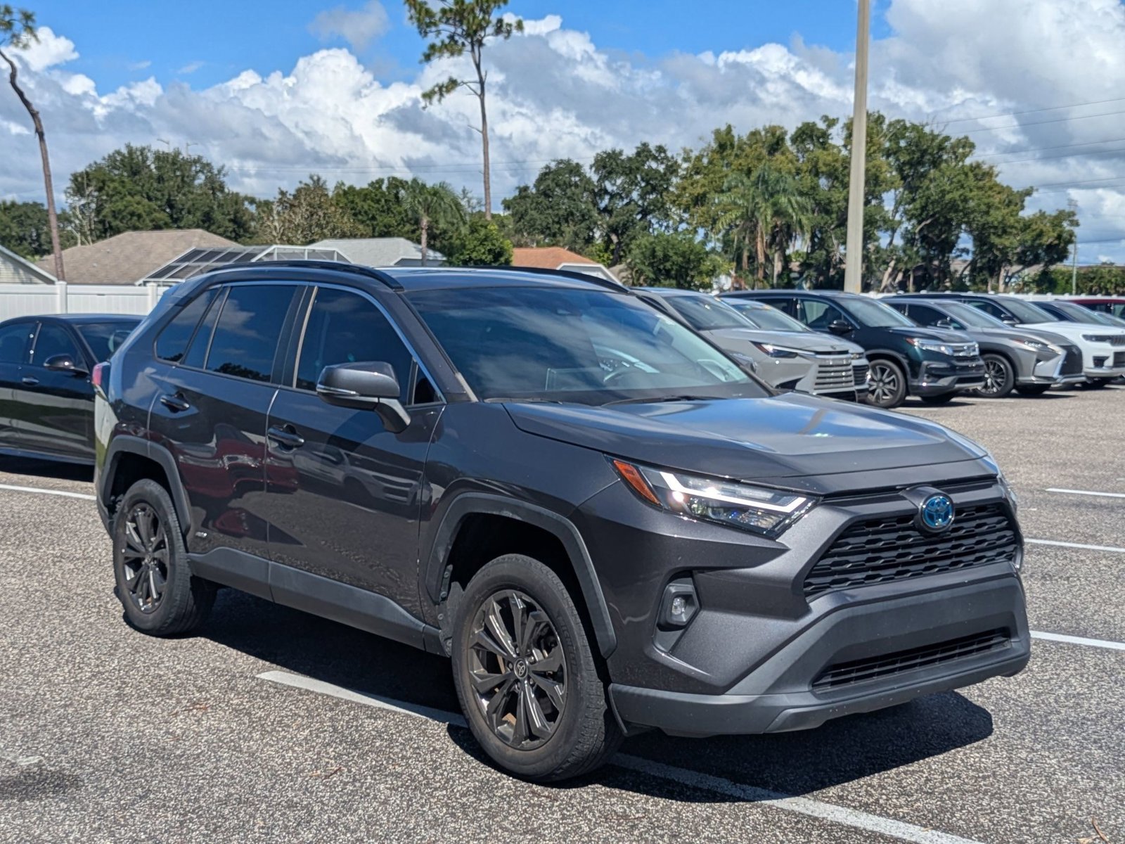 2022 Toyota RAV4 Hybrid XLE Premium photo 3