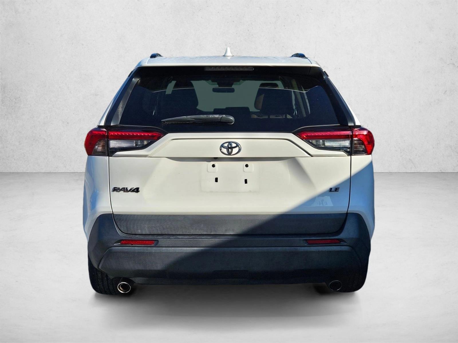 2020 Toyota RAV4 LE photo 3