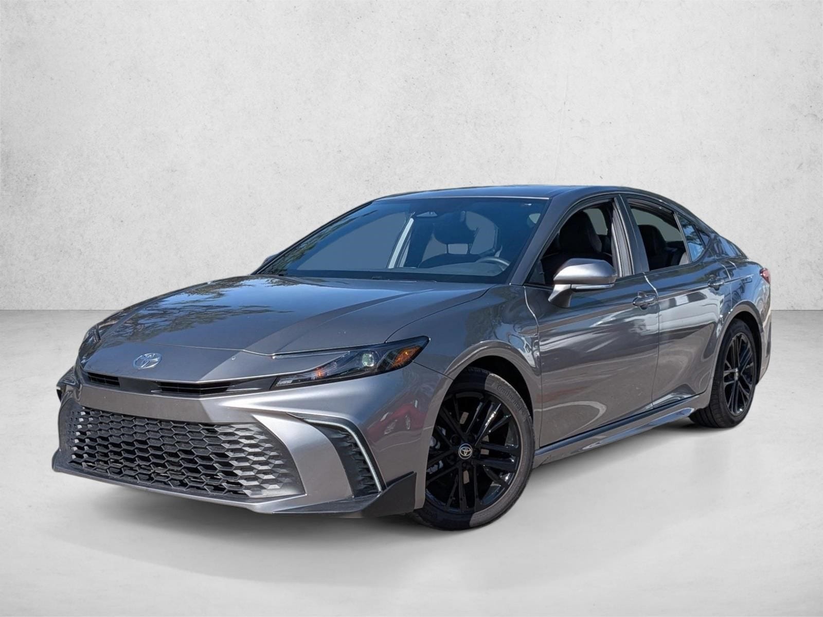 2025 Toyota Camry SE's photo