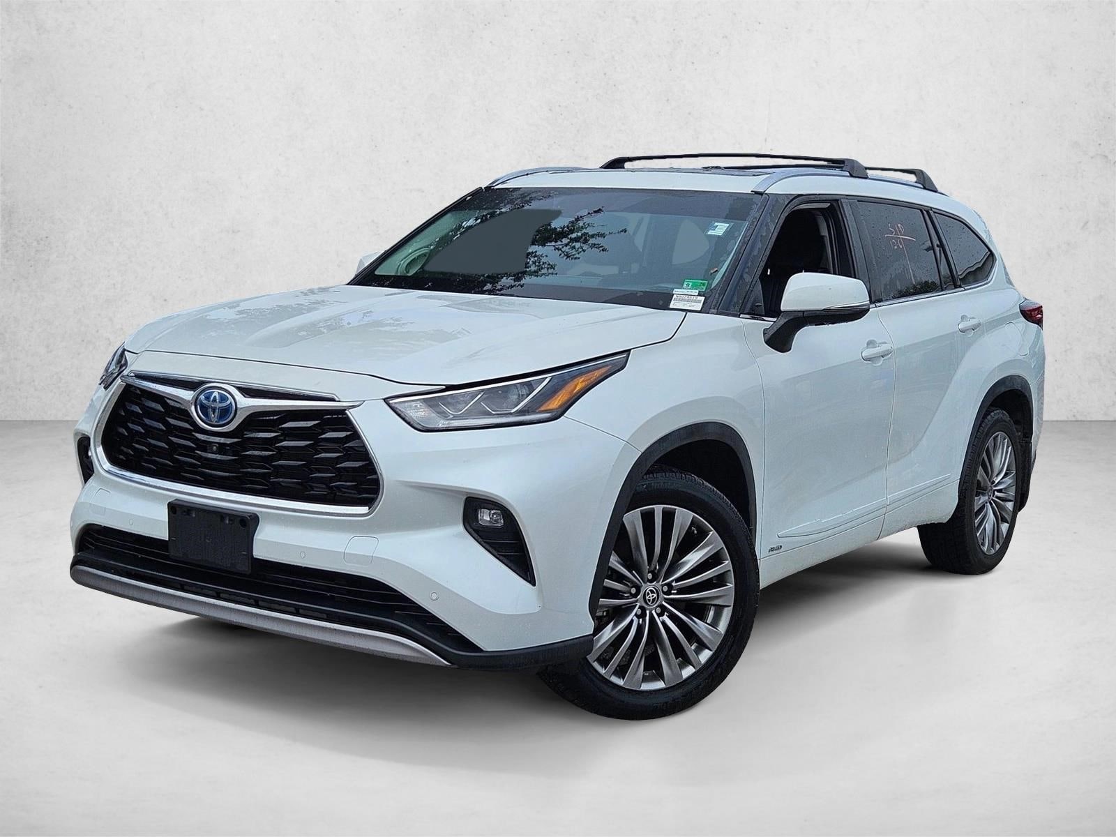 2022 Toyota Highlander Platinum's photo