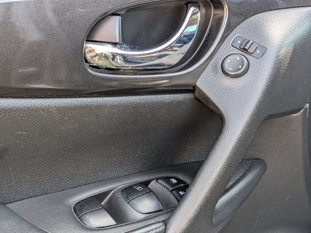 Used 2017 Nissan Rogue SV SUV