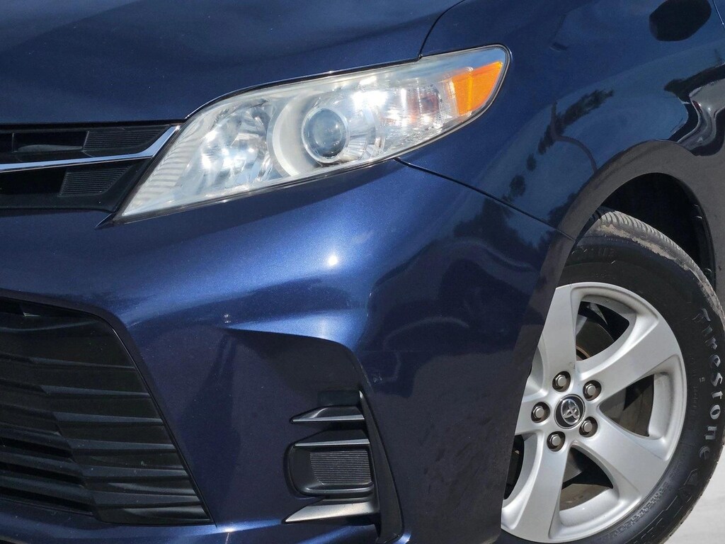 Used 2018 Toyota Sienna LE 7 Passenger Auto Access Seat Van Passenger Van