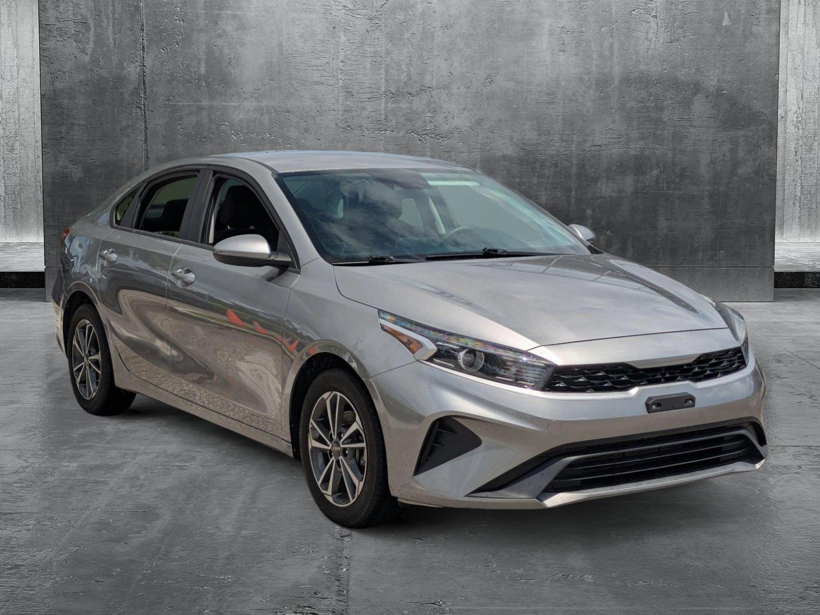 2023 Kia Forte LXS photo 3