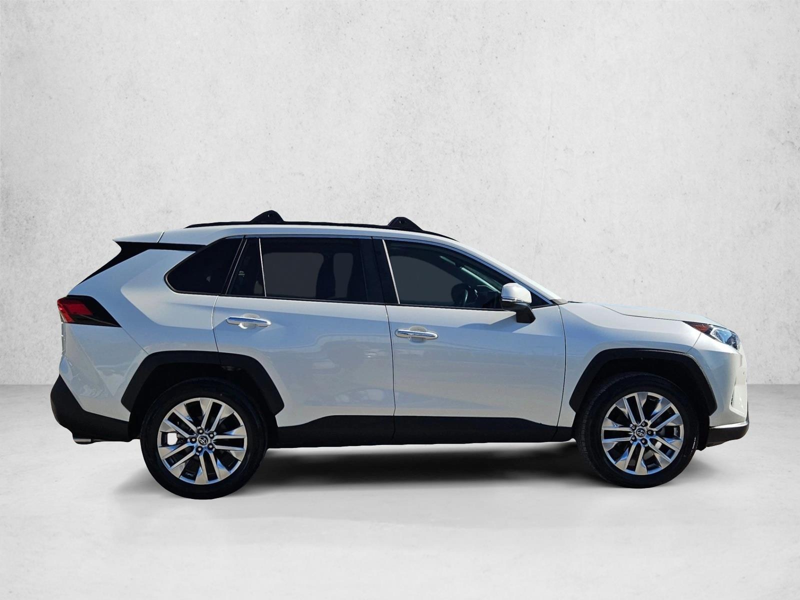 2020 Toyota RAV4 Limited photo 3