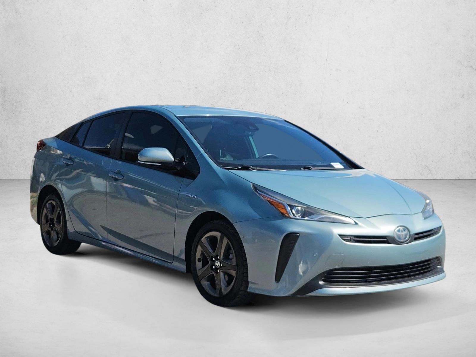 2019 Toyota Prius Limited photo 3
