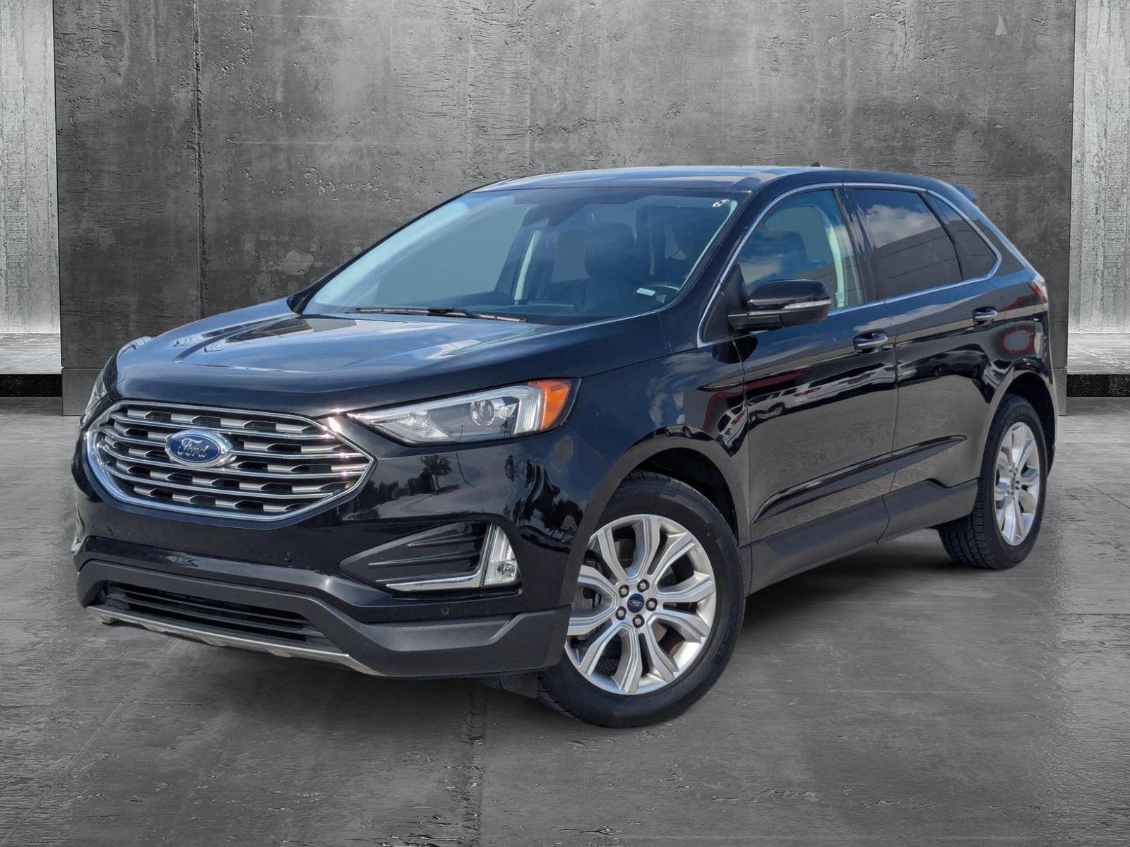2022 Ford Edge Titanium photo 2
