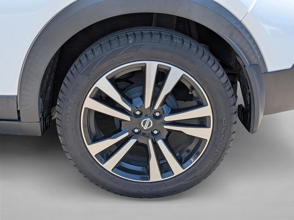 Used 2018 Nissan Kicks SR SUV