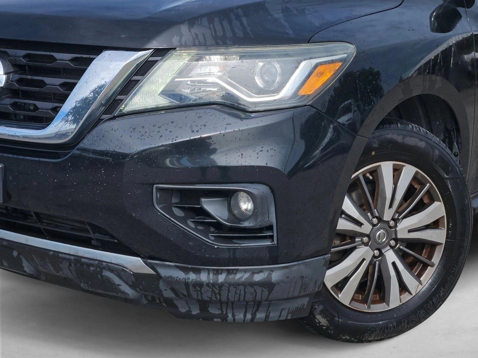 2017 Nissan Pathfinder 4x4 SV photo 4