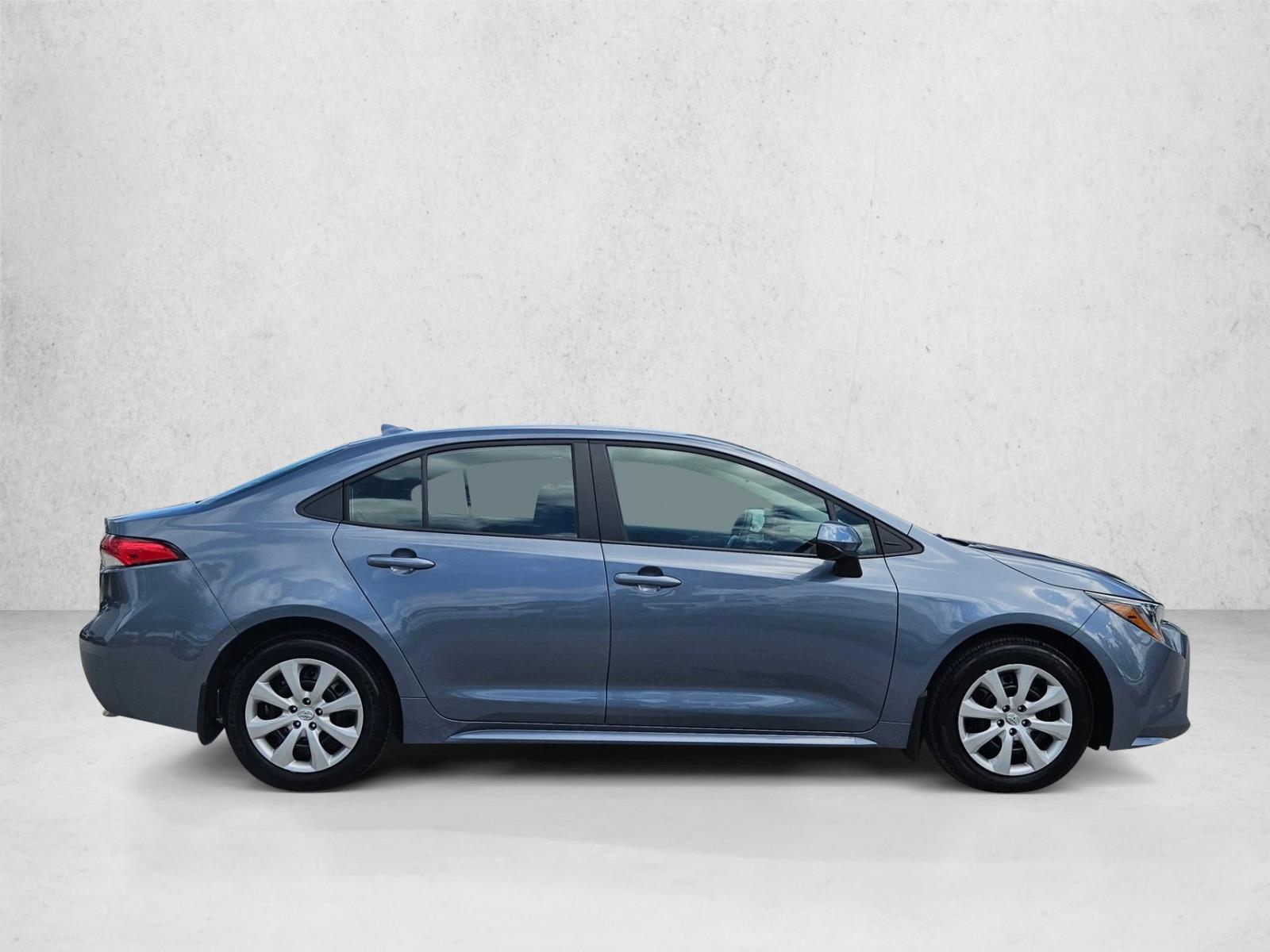 2025 Toyota Corolla LE photo 4