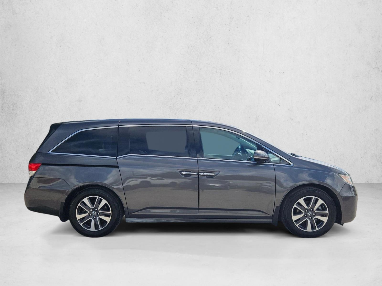 2014 Honda Odyssey Touring photo 4