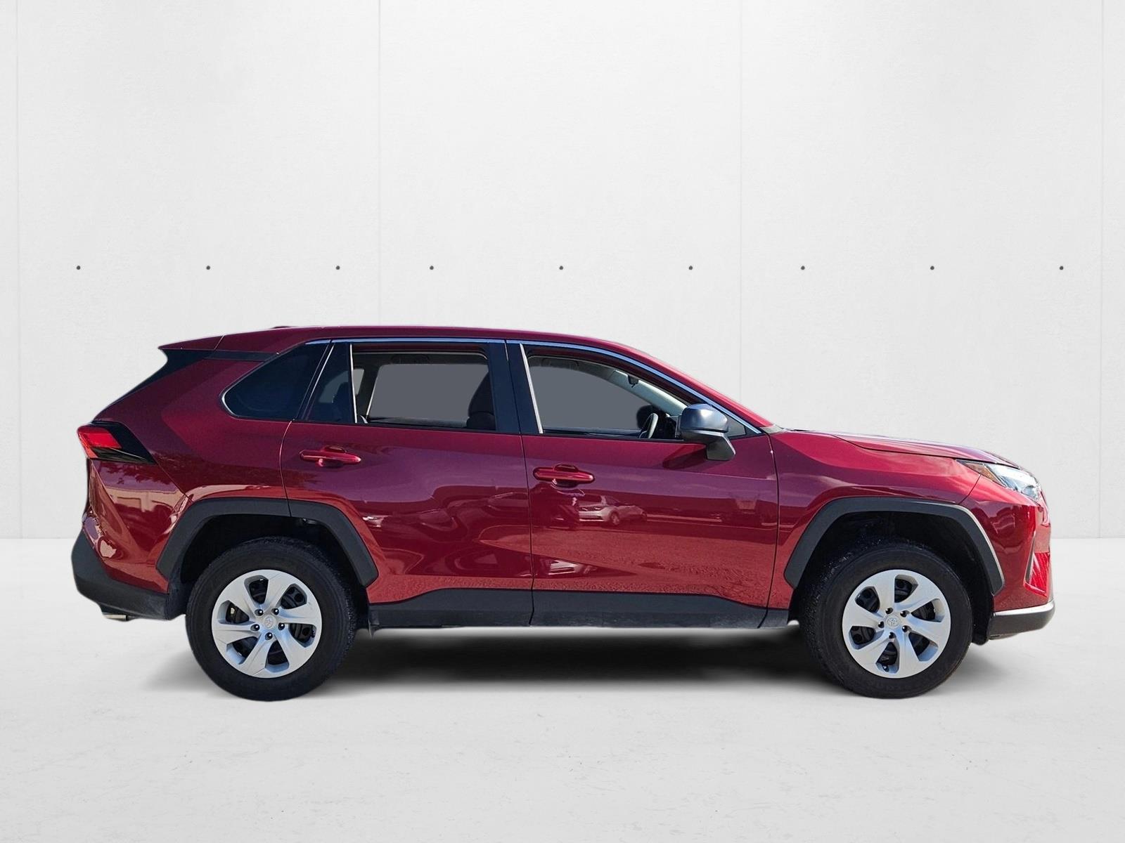 2024 Toyota RAV4 LE photo 4