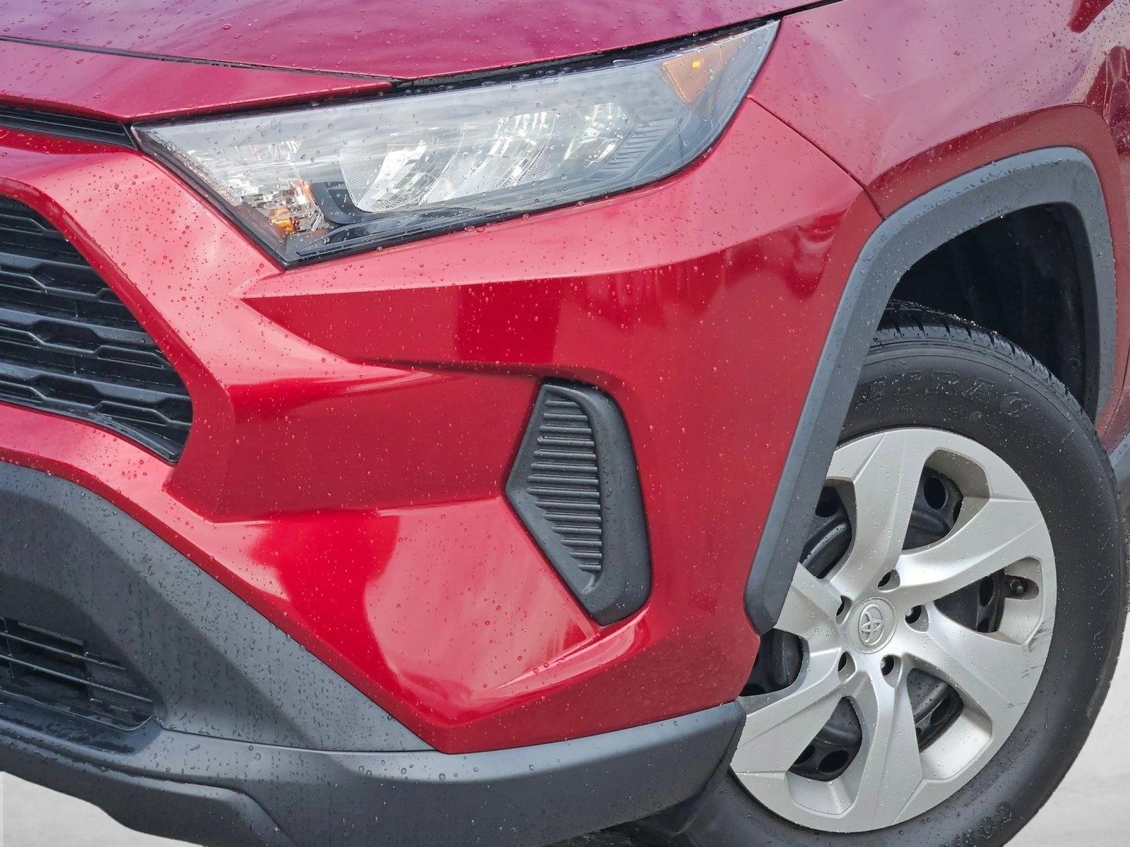 2021 Toyota RAV4 LE photo 4