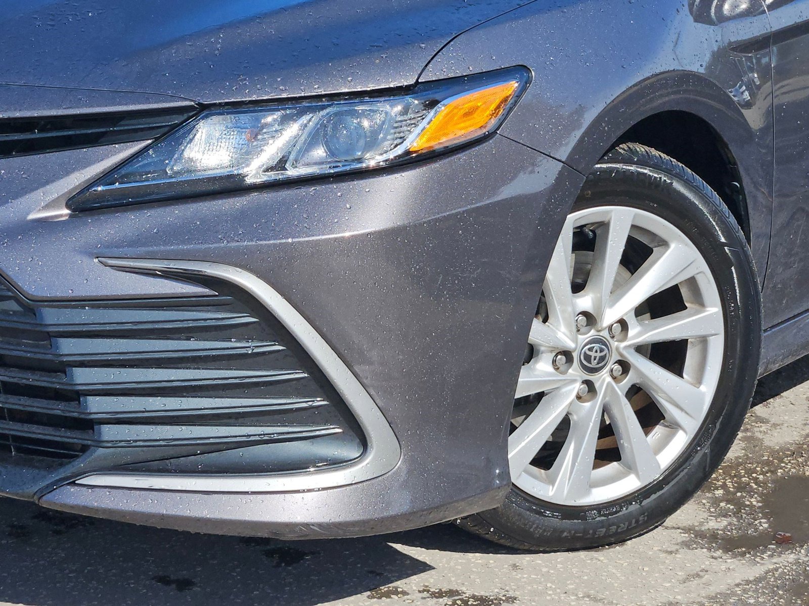 2023 Toyota Camry LE SE photo 3