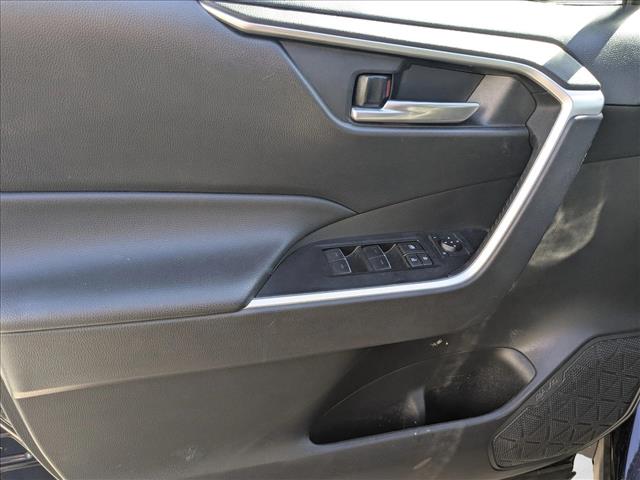 2023 Toyota RAV4 XLE photo 4