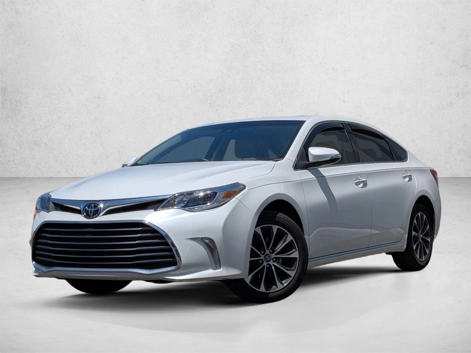 2017 Toyota Avalon XLE Premium's photo