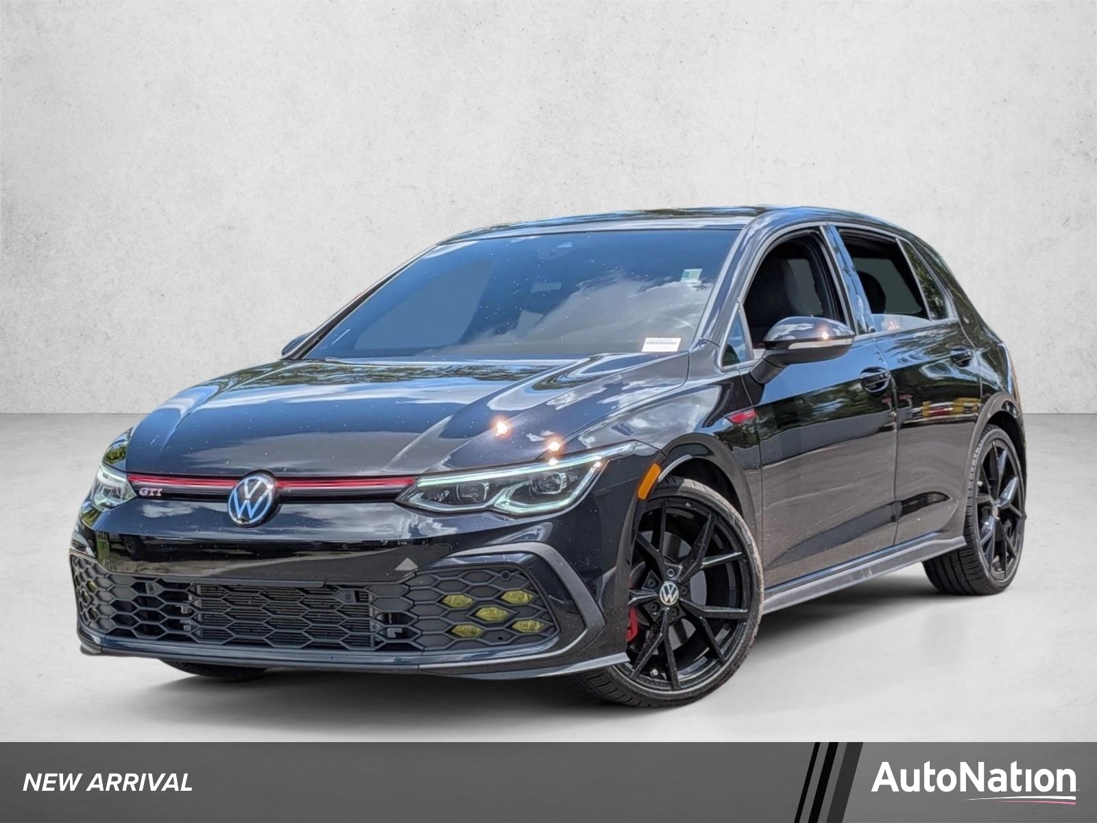 2024 Volkswagen Golf GTI 2.0T SE 4-door's photo