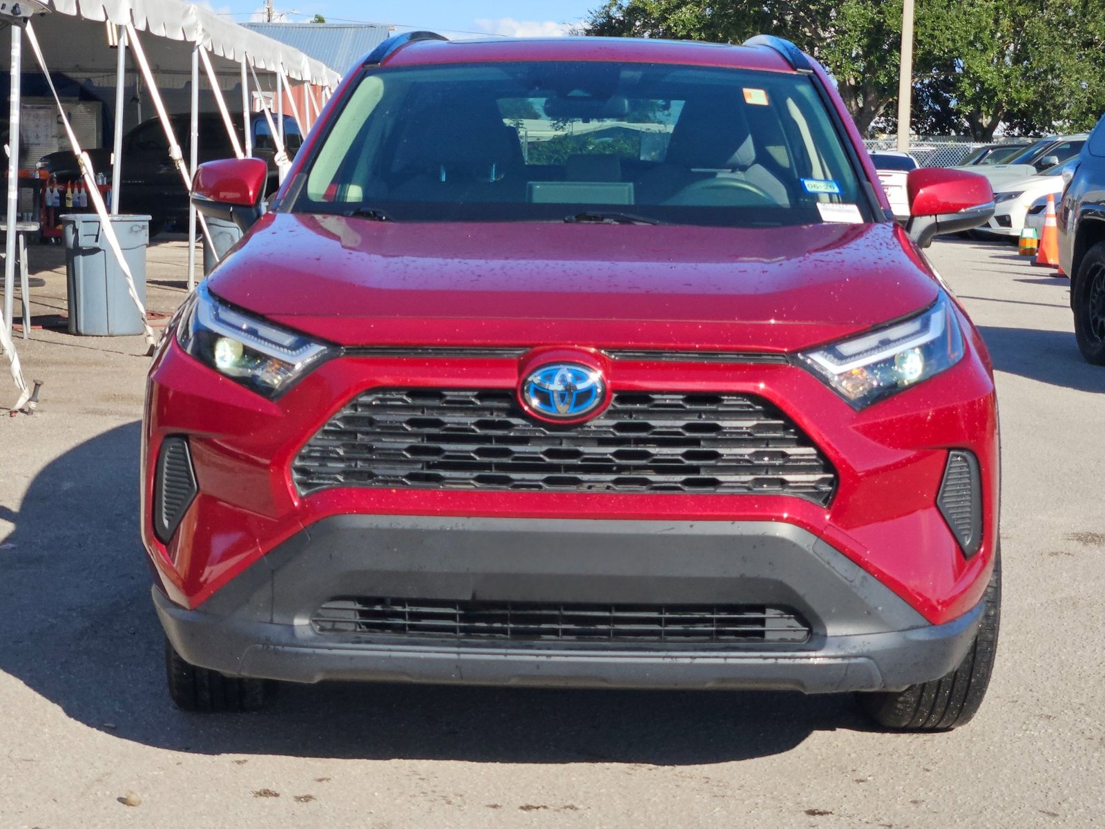2022 Toyota RAV4 Hybrid XLE photo 2