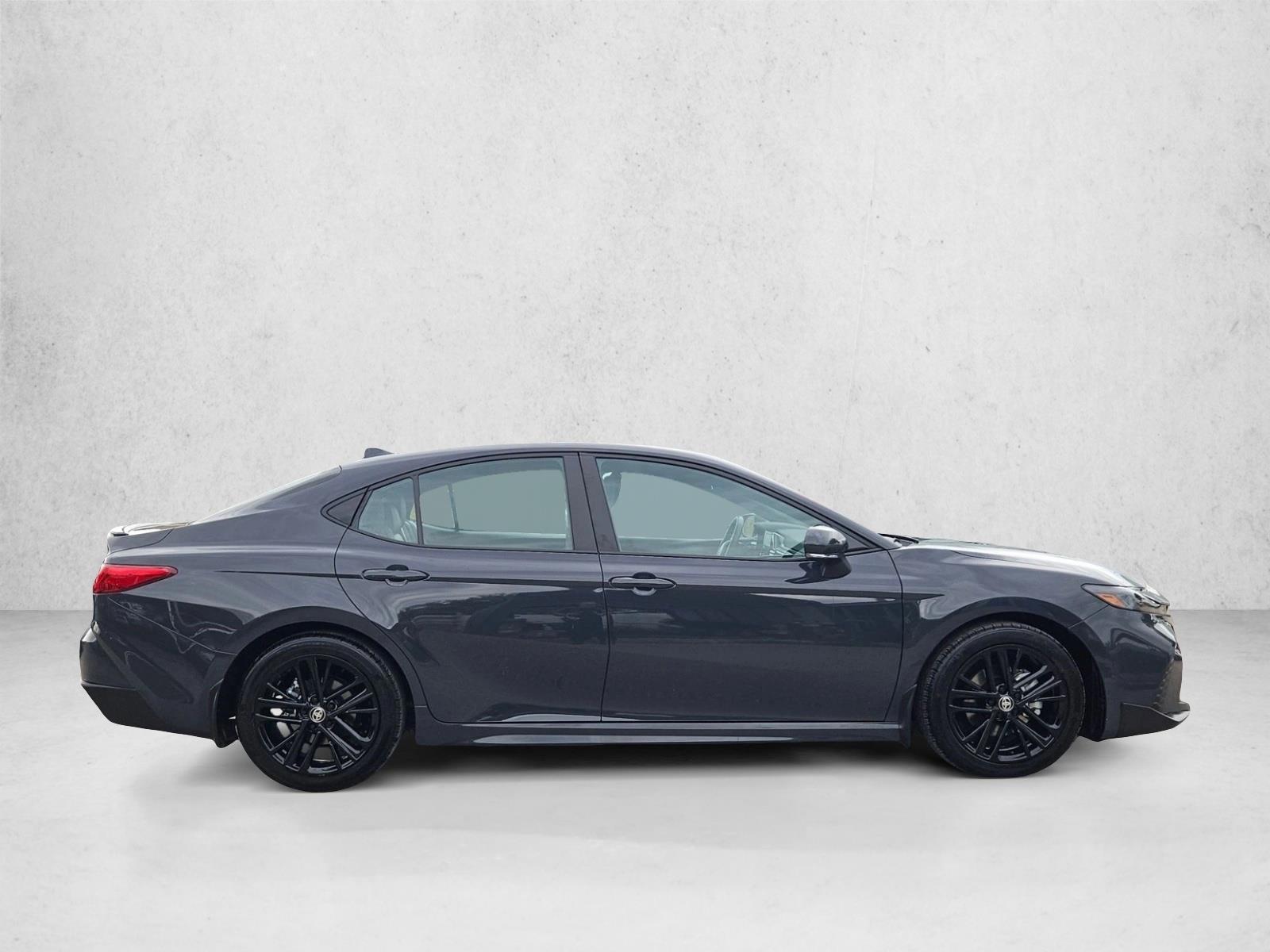 2025 Toyota Camry SE photo 4