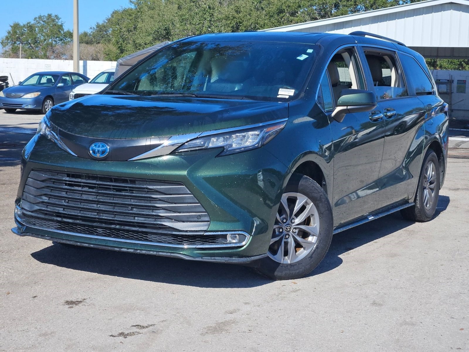 2022 Toyota Sienna XLE's photo