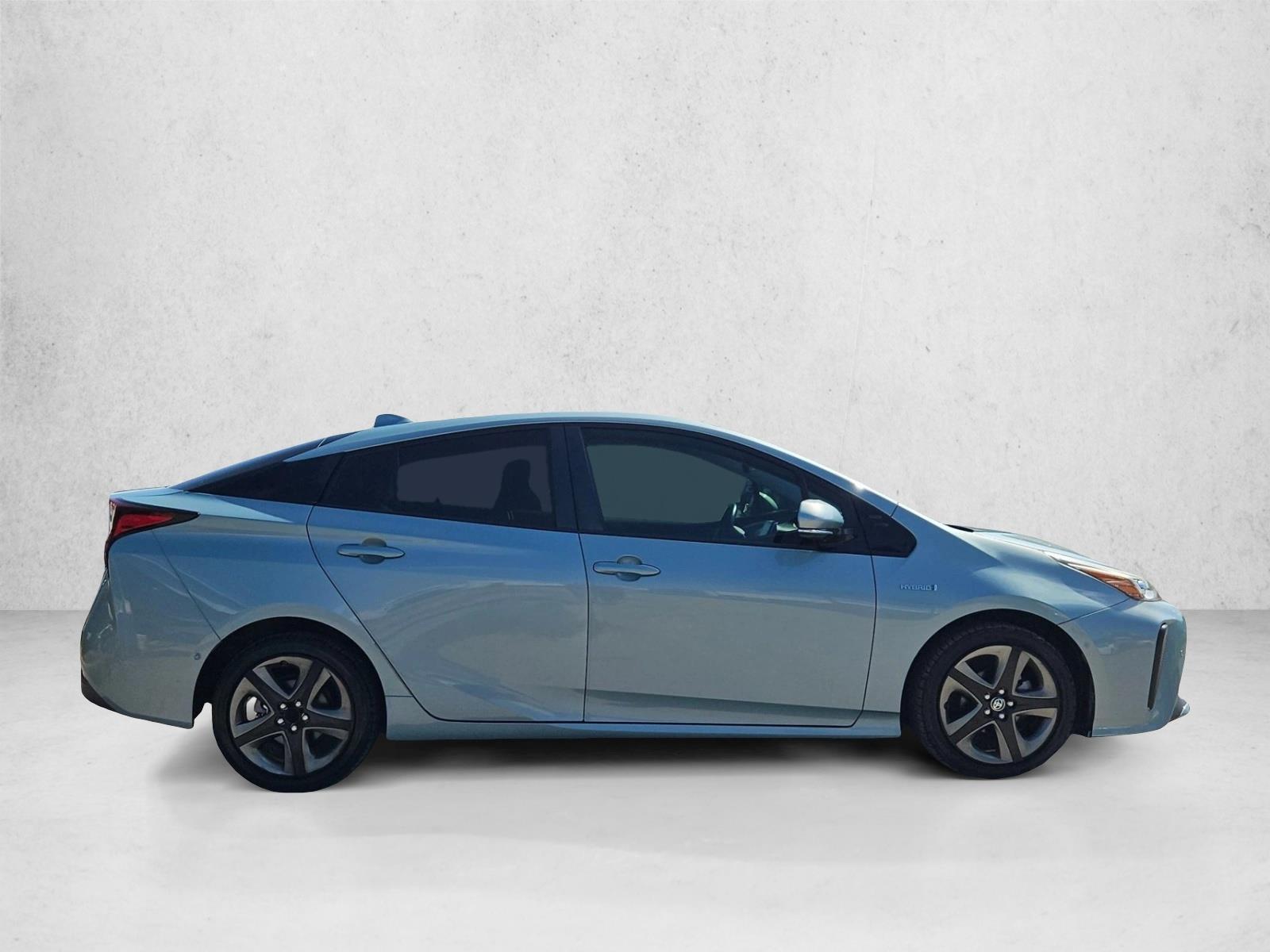 2019 Toyota Prius Limited photo 4