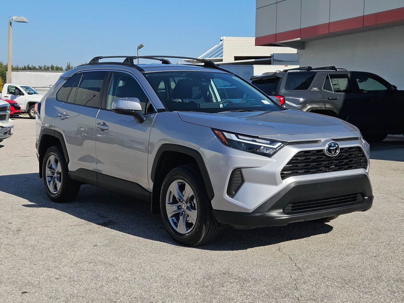 2025 Toyota RAV4 XLE photo 3