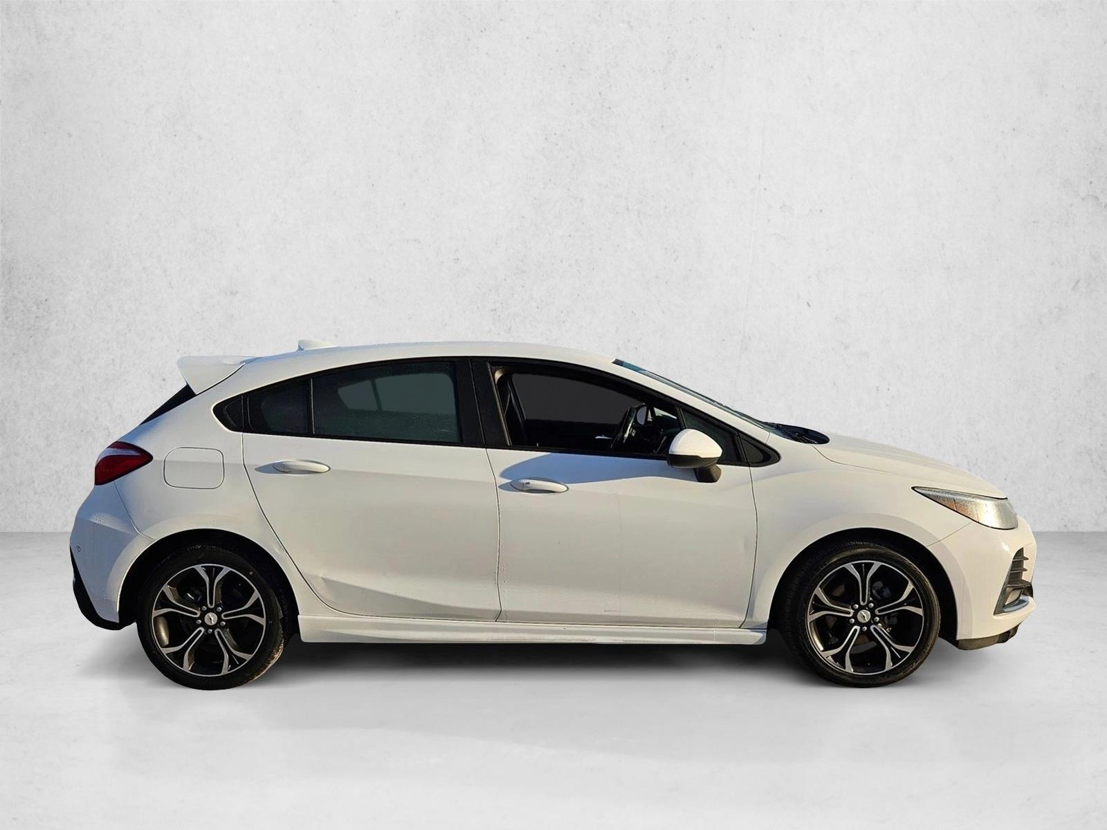 Used 2019 Chevrolet Cruze LT with VIN 3G1BE6SM8KS553660 for sale in Pinellas Park, FL