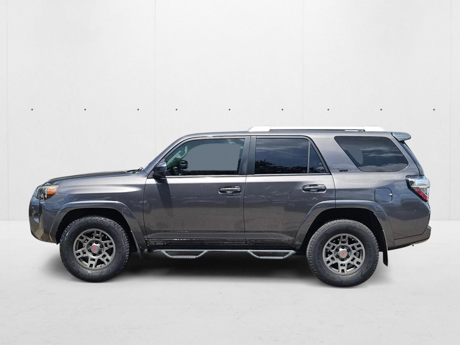 2016 Toyota 4Runner SR5 photo 3