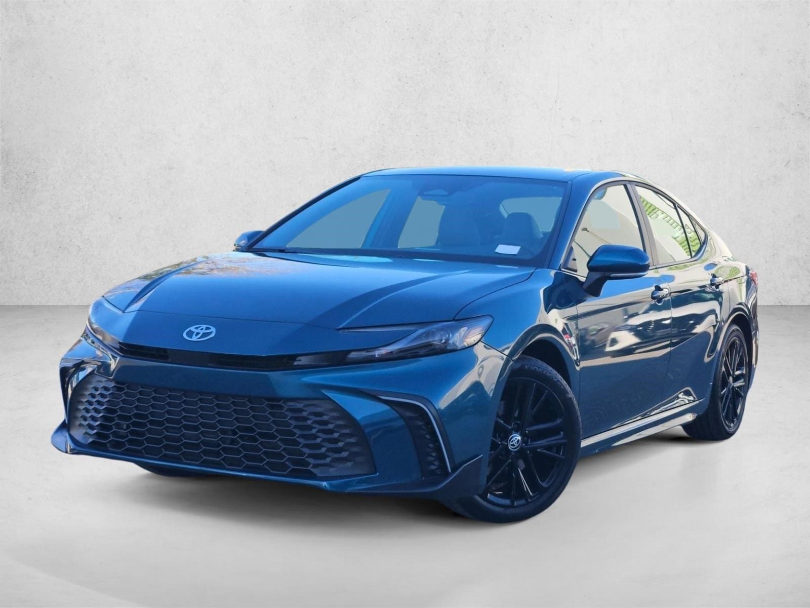 2025 Toyota Camry SE's photo