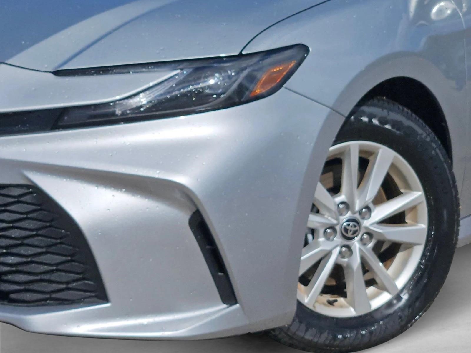 2025 Toyota Camry LE SE photo 4