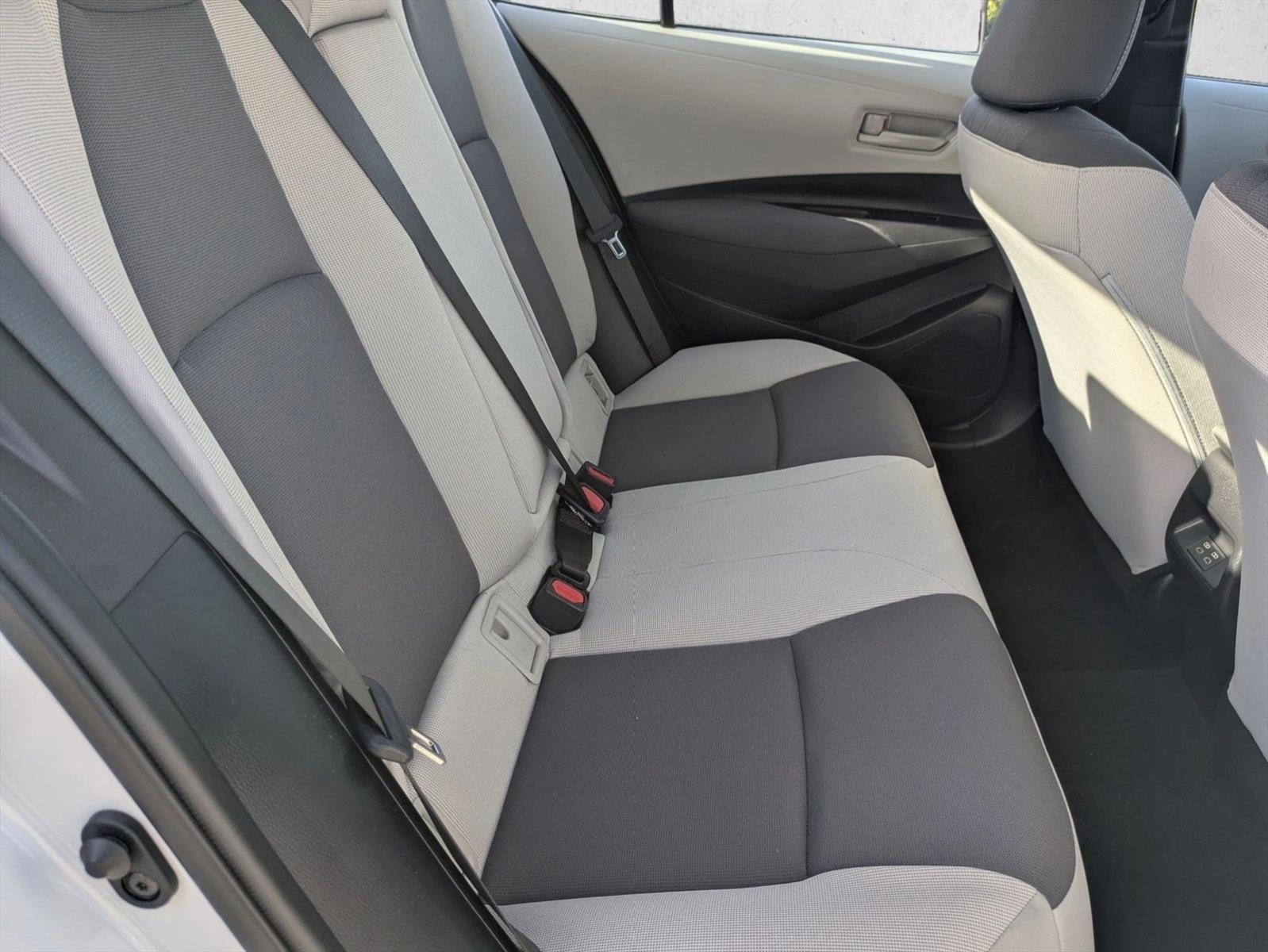 2025 Toyota Corolla LE - Photo 17