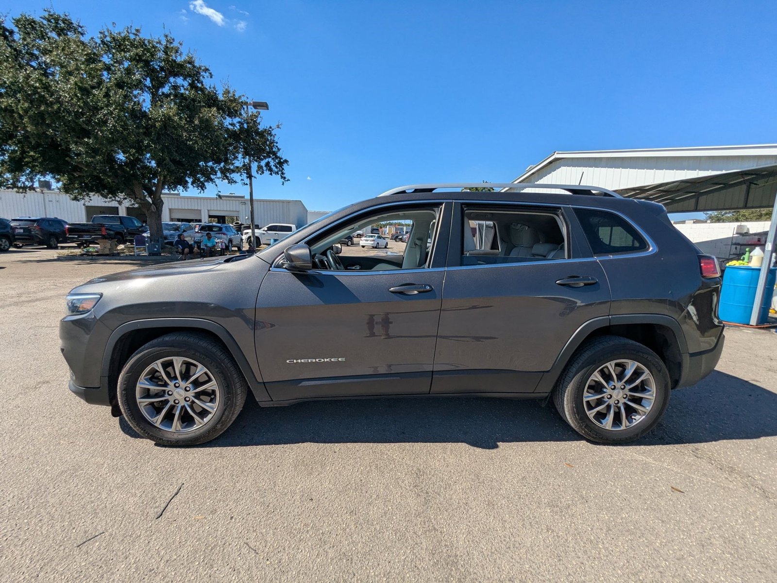 2020 Jeep Cherokee Latitude photo 2