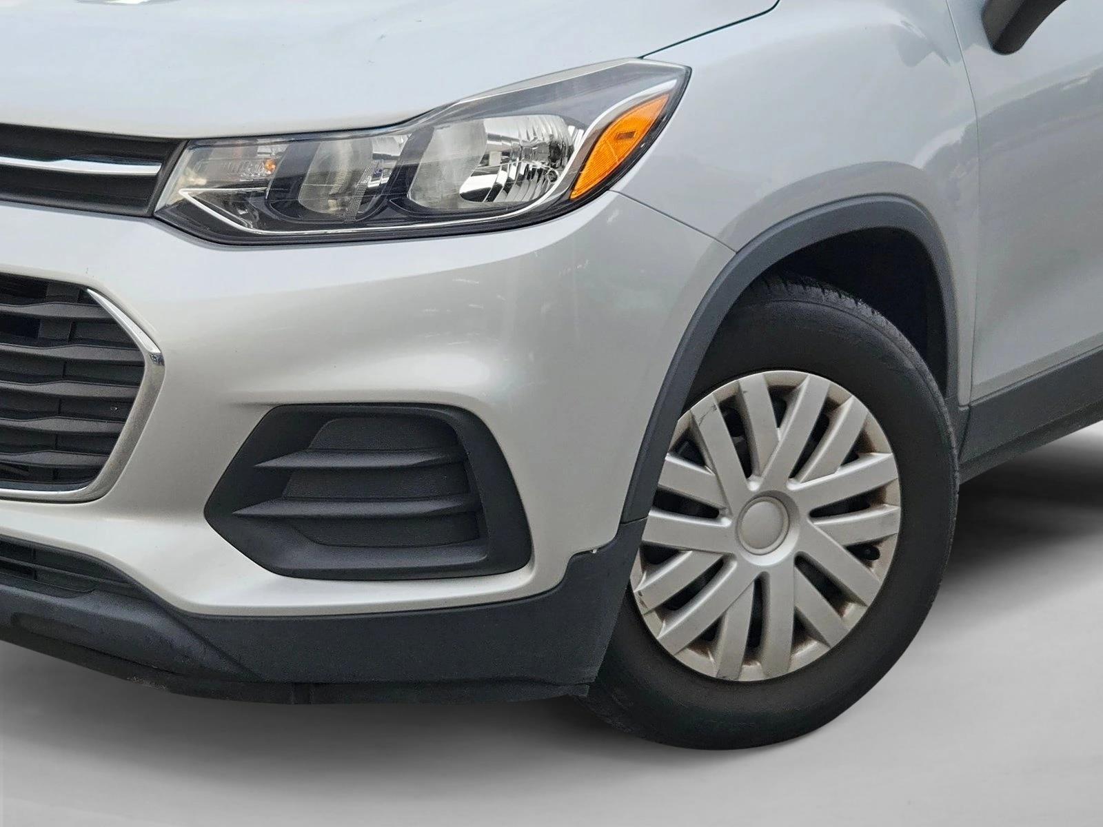 2019 Chevrolet Trax LS photo 3