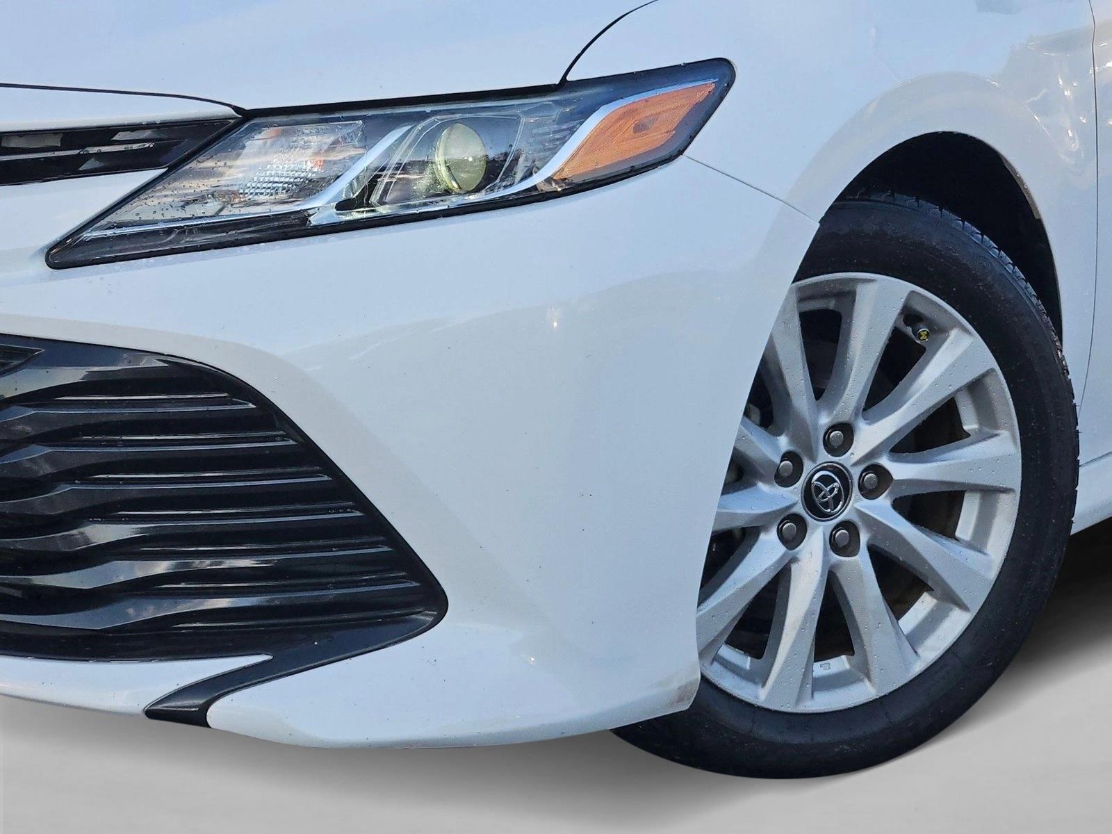 2020 Toyota Camry LE SE photo 4