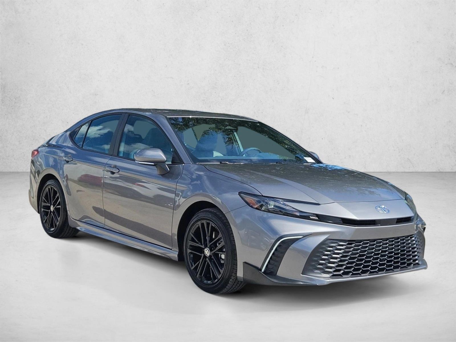 2025 Toyota Camry SE photo 3