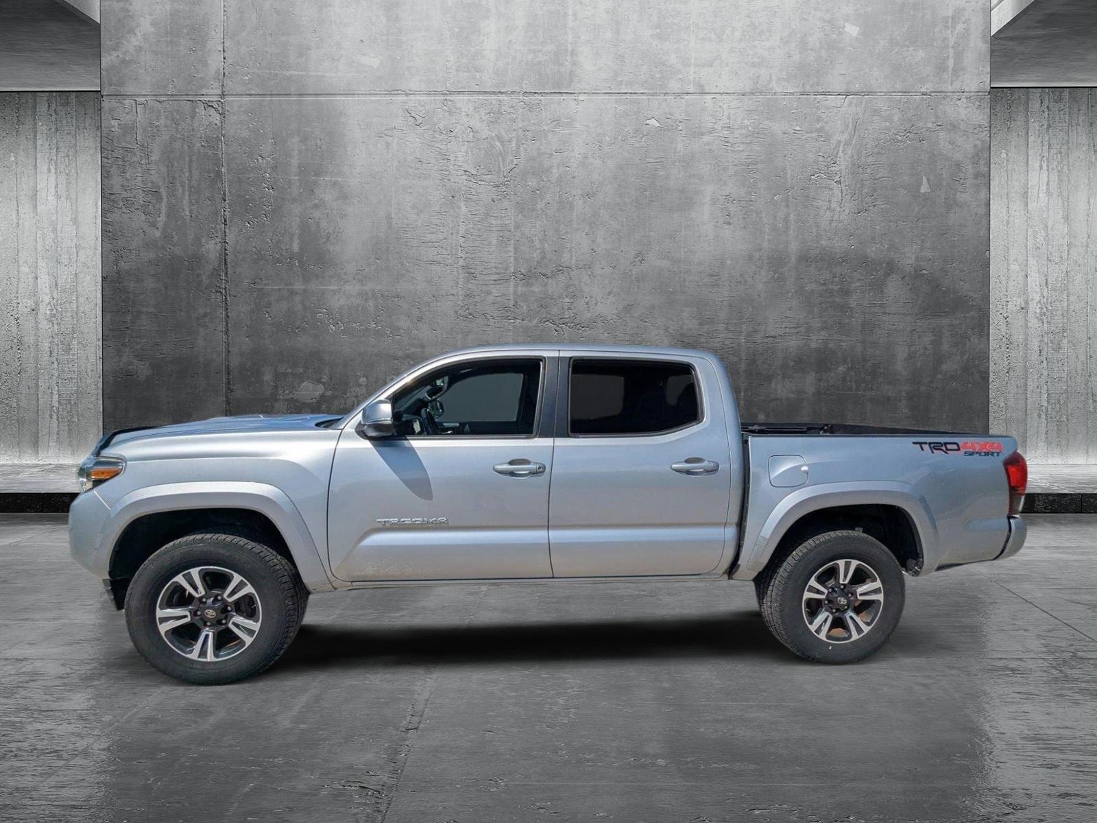 Used 2018 Toyota Tacoma TRD Sport with VIN 5TFCZ5AN6JX155249 for sale in Pinellas Park, FL