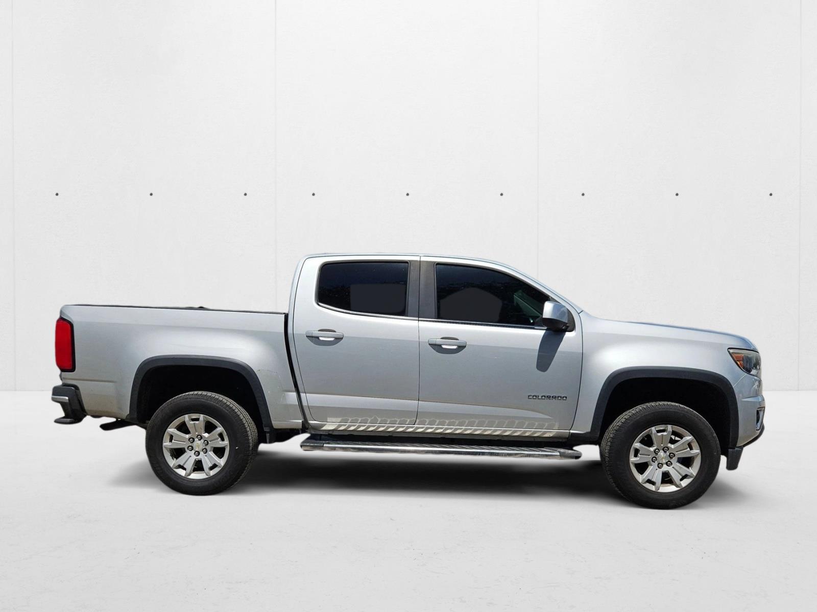 2018 Chevrolet Colorado LT photo 3