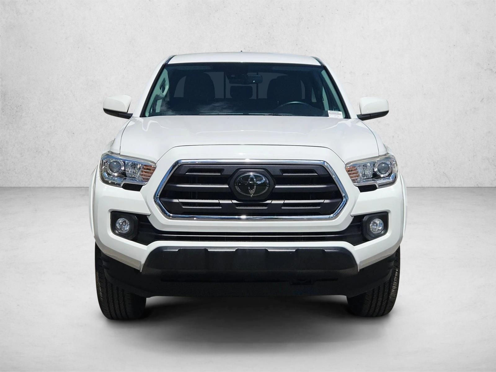 2018 Toyota Tacoma SR5 V6 photo 2