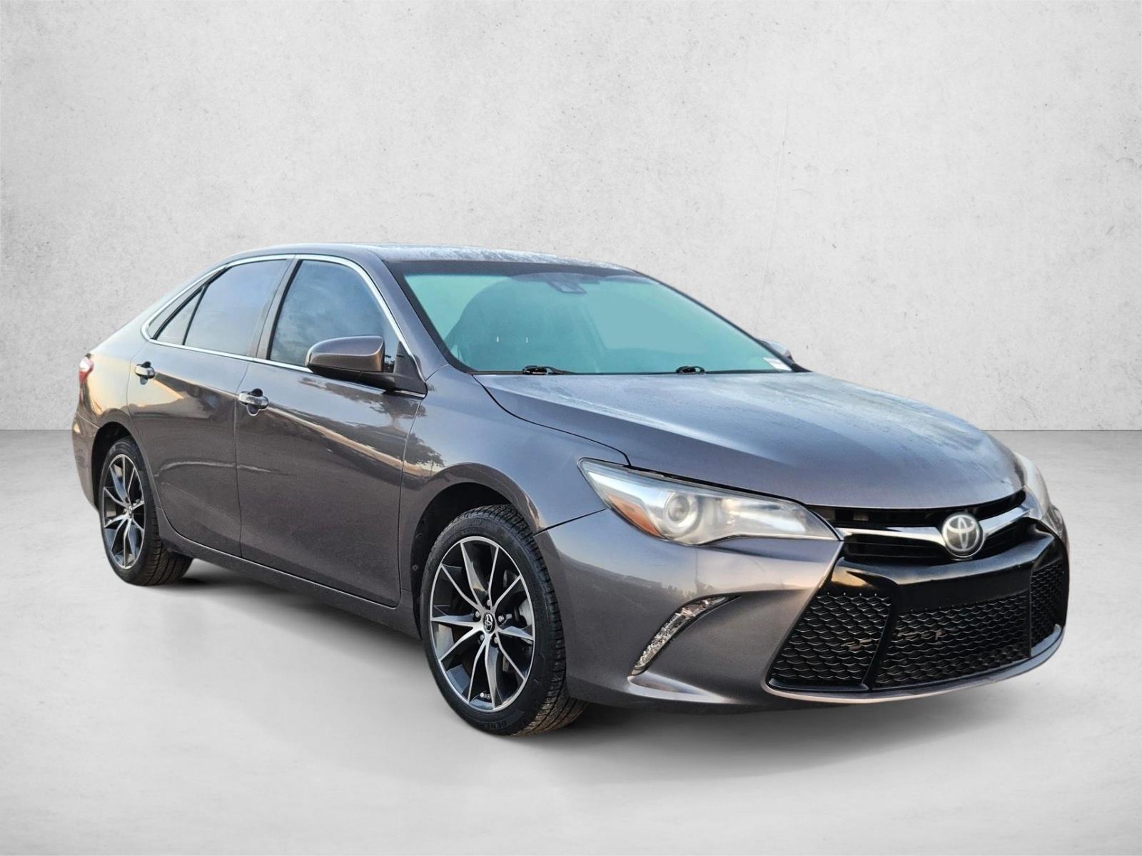 2017 Toyota Camry XSE photo 3