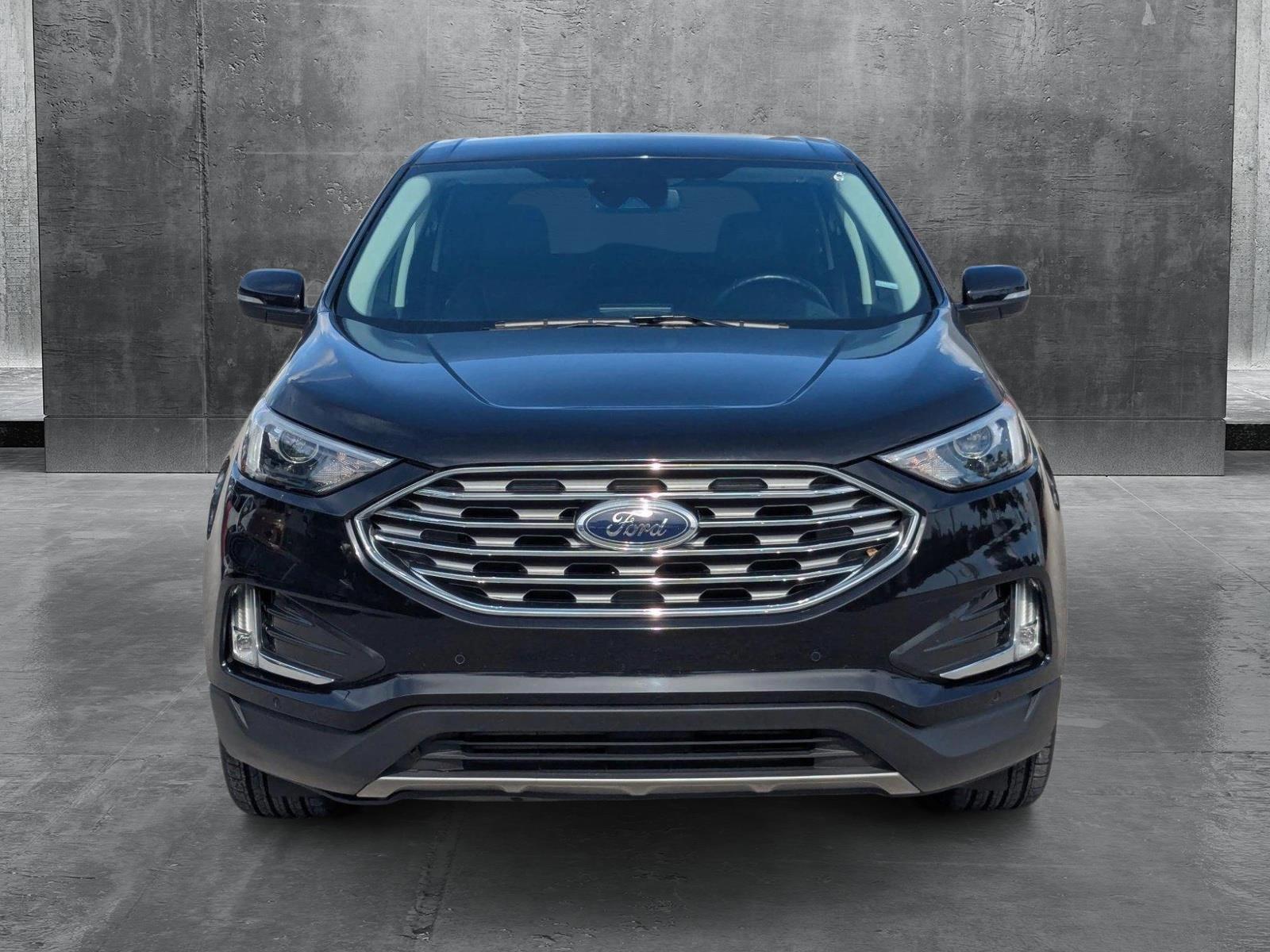 2022 Ford Edge Titanium photo 3