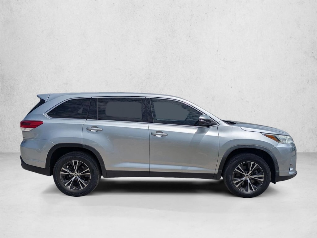 Used 2019 Toyota Highlander LE V6 SUV
