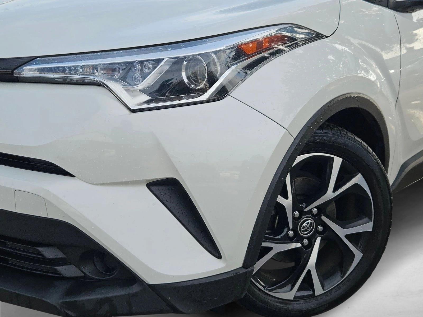2019 Toyota C-HR XLE photo 4
