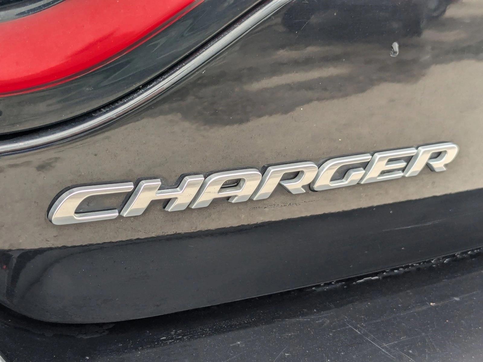 2016 Dodge Charger SXT photo 4
