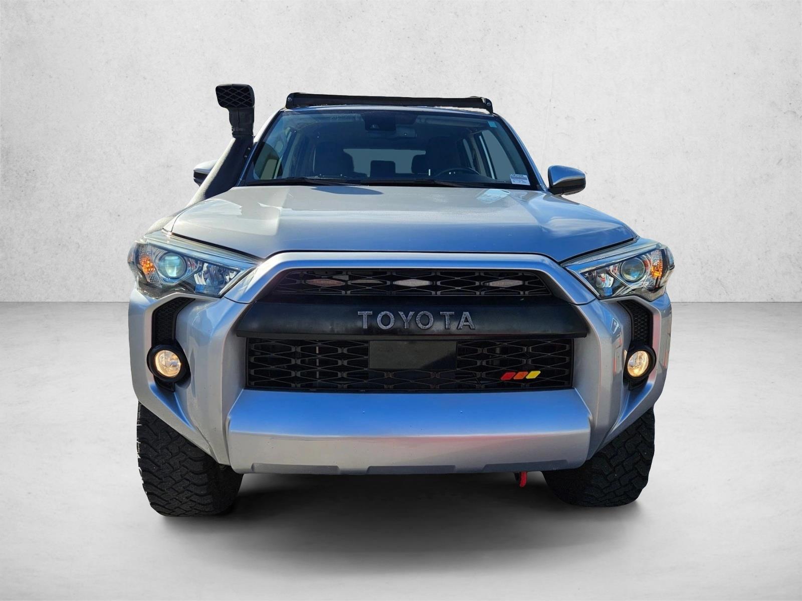 2020 Toyota 4Runner SR5 4WD photo 2