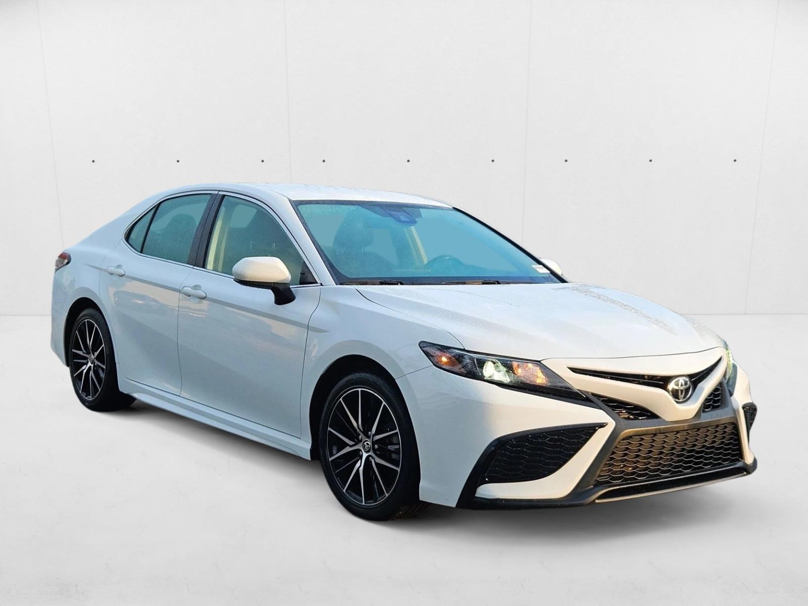 2021 Toyota Camry SE photo 3