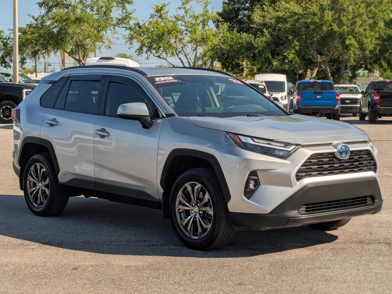 2022 Toyota RAV4 Hybrid XLE Premium photo 2