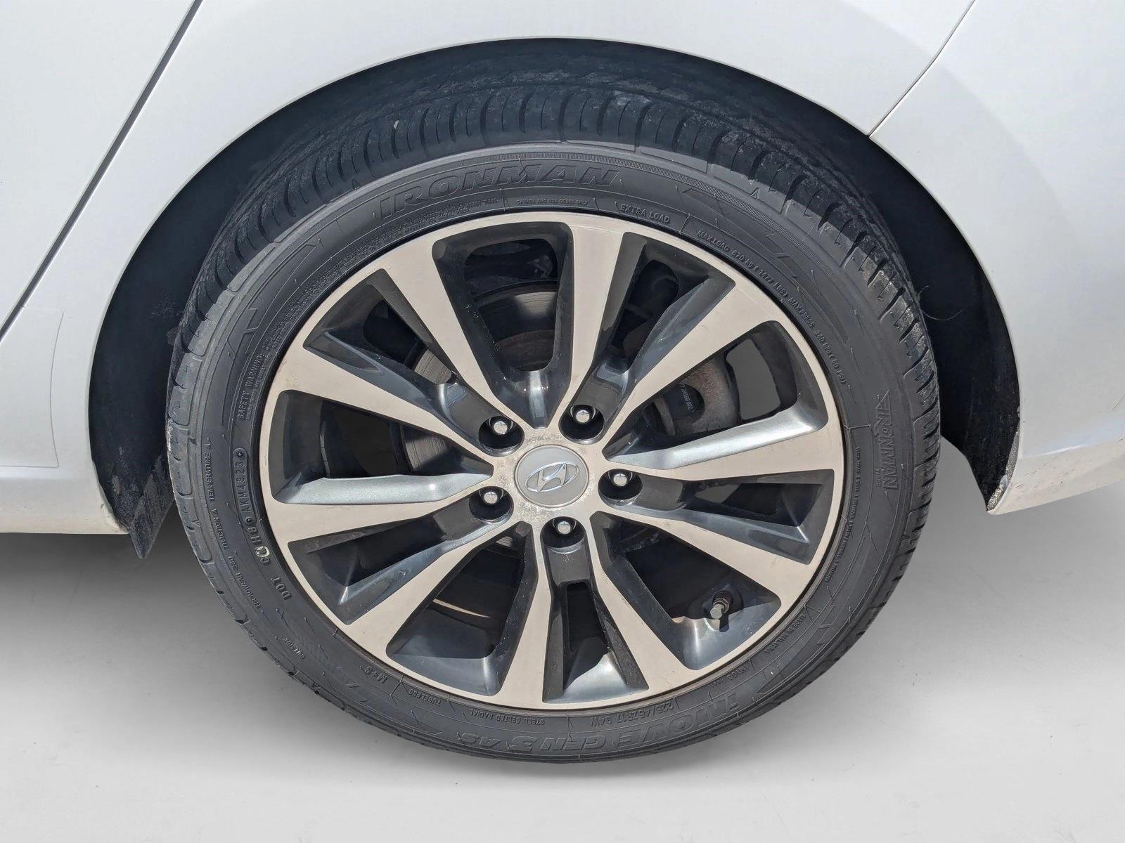 2018 Hyundai Elantra GT Base photo 3
