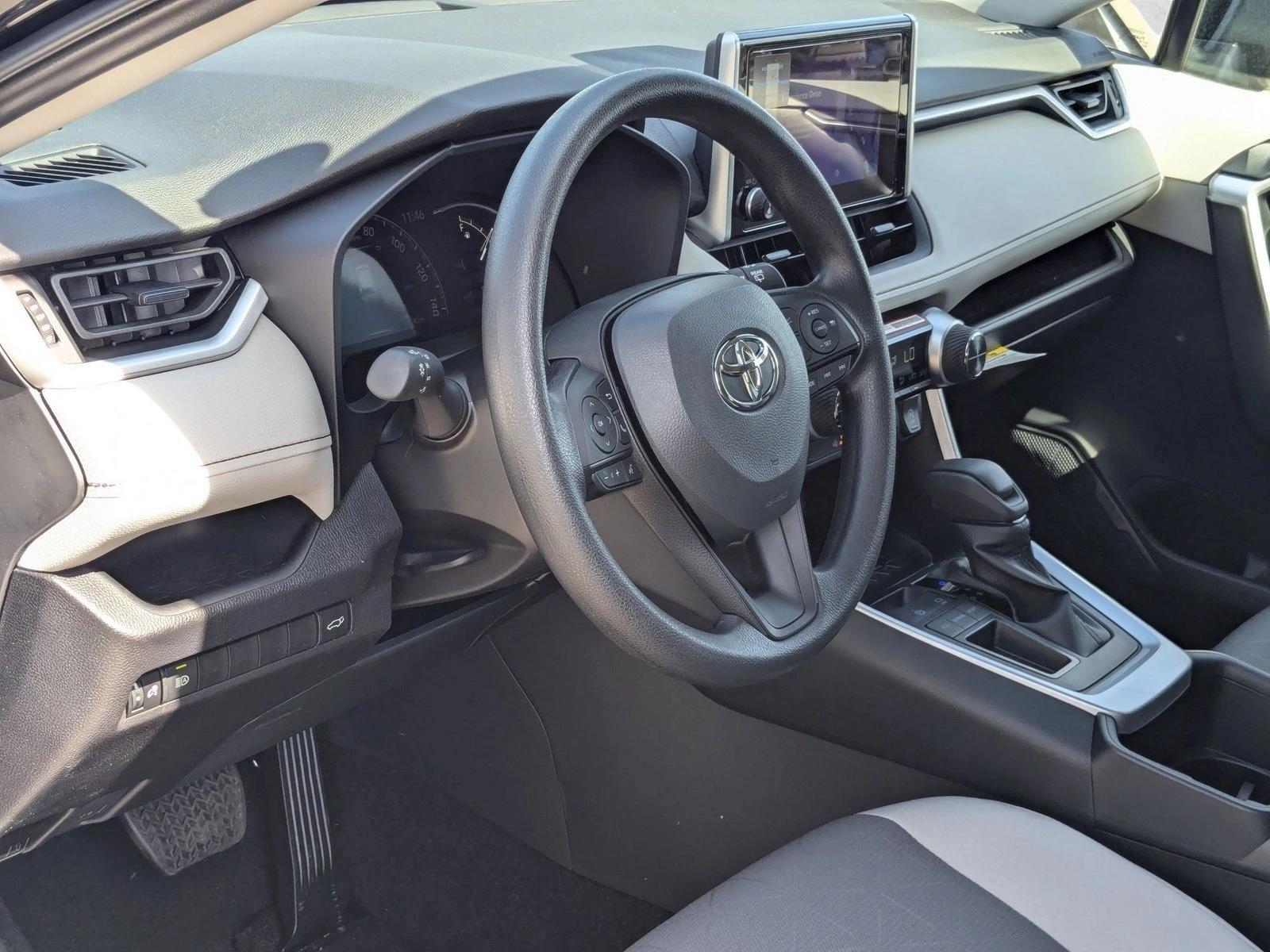 2025 Toyota RAV4 XLE photo 3