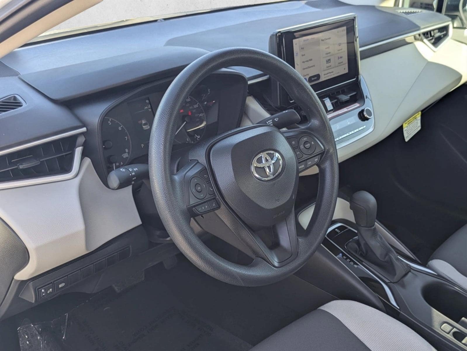 2025 Toyota Corolla LE - Photo 10