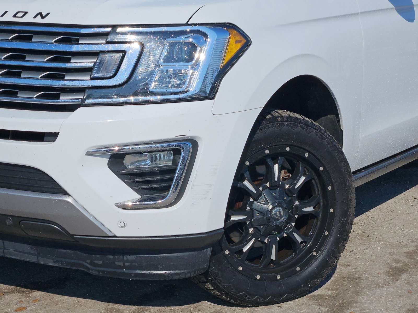 2018 Ford Expedition MAX Limited photo 2